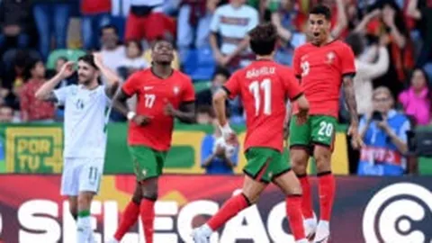 Jake Fischer：赛季中期交易截止日临近，知情人士披露……